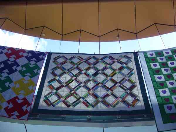 QUILTING DISPLAY