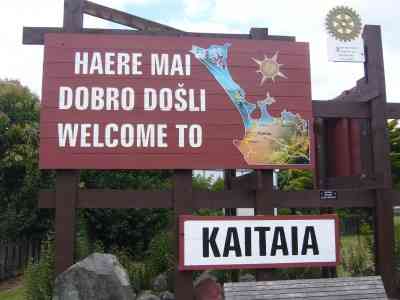 Welcome to Kaitaia in three languages